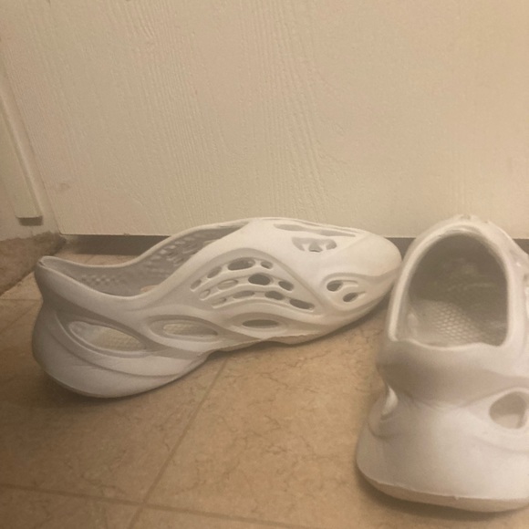 Yeezy Foam Runner - Picture 3 of 7